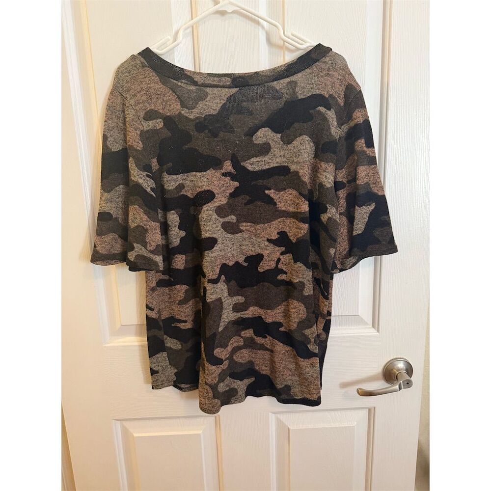 BomBom Women's Camouflage V-Neck Tunic Tee Size M Multicolor - Picture 2 of 4